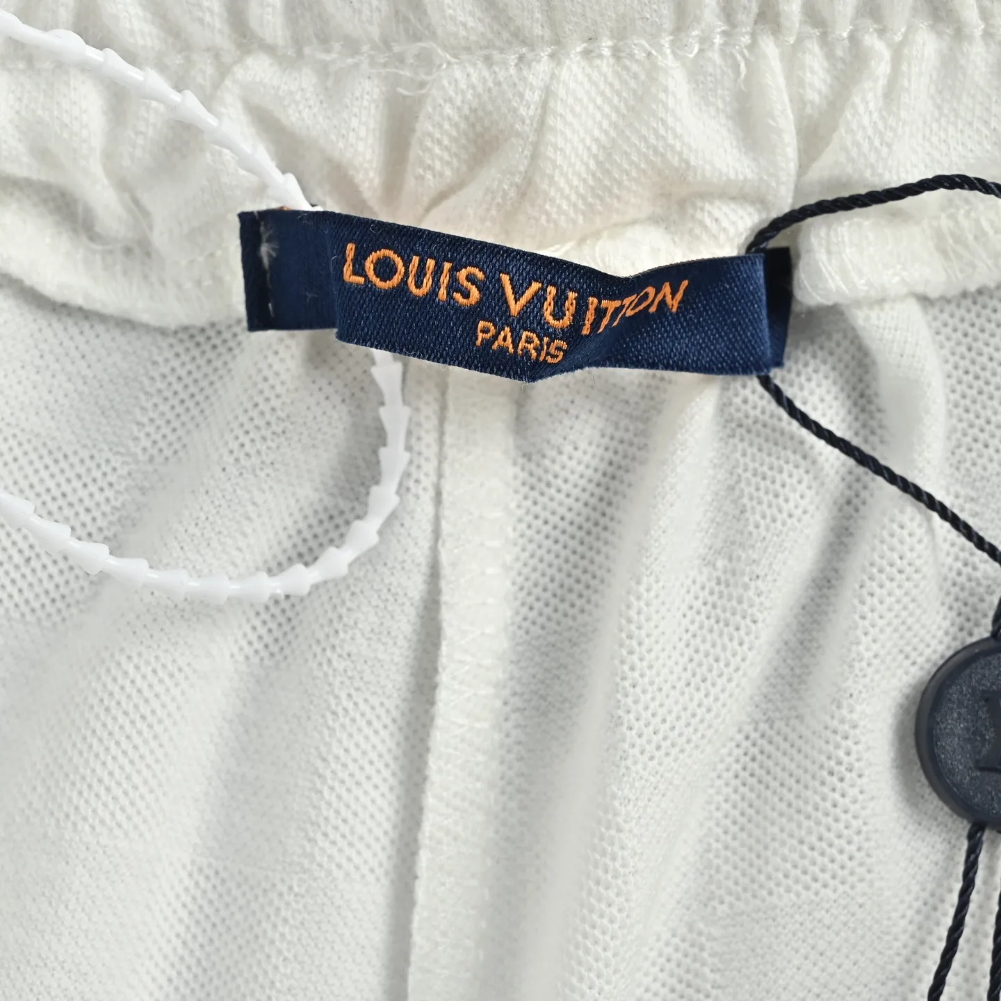 Louis Vuitton/Louis Vuitton embroidered badge checkerboard shorts